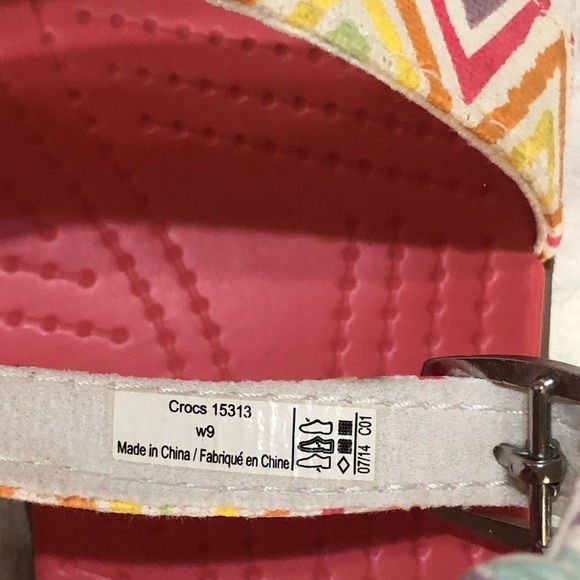 Crocs Leigh Fabric Multicolor Geometric Ankle Strap Platform Wedge Sandal Size 9 - Picture 7 of 13